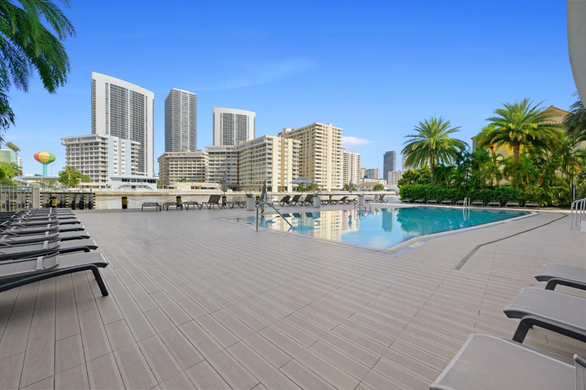 Hallandale Sky Water View Apartment Hallandale Beach Bagian luar foto